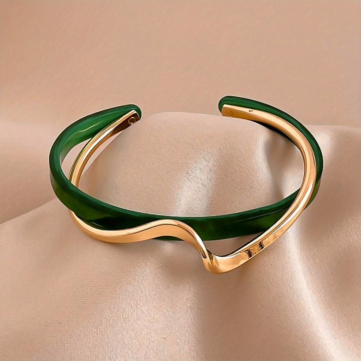 Vela Wave Cuff