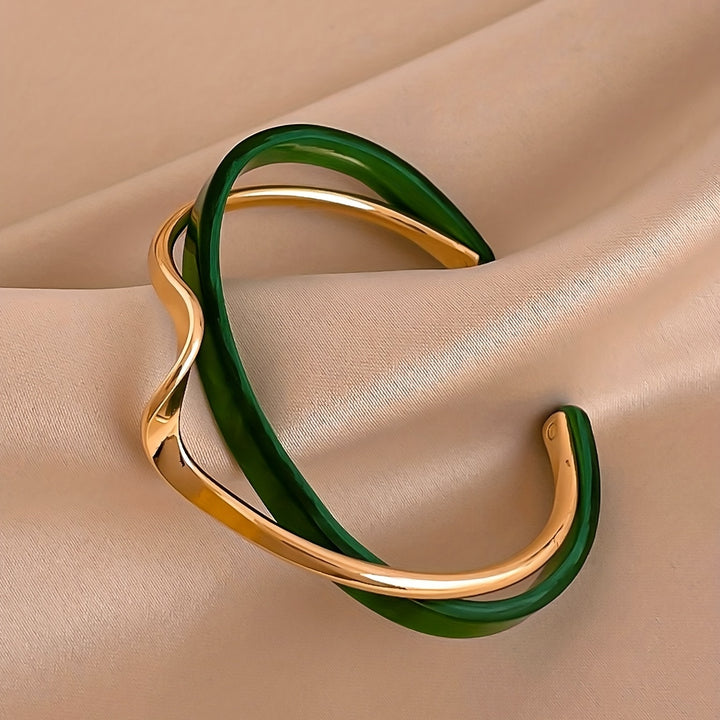Vela Wave Cuff
