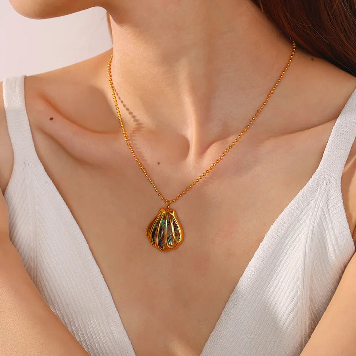 Siren Shell Earrings & Necklace Set