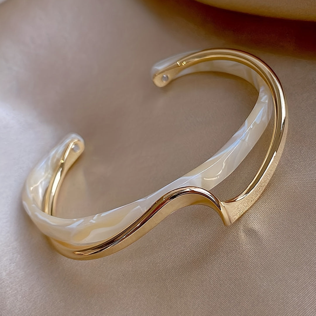 Vela Wave Cuff