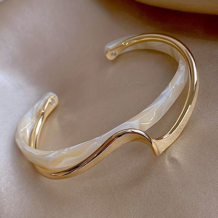 Vela Wave Cuff