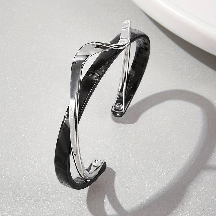 Vela Wave Cuff