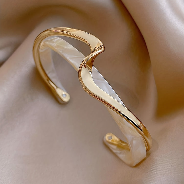 Vela Wave Cuff