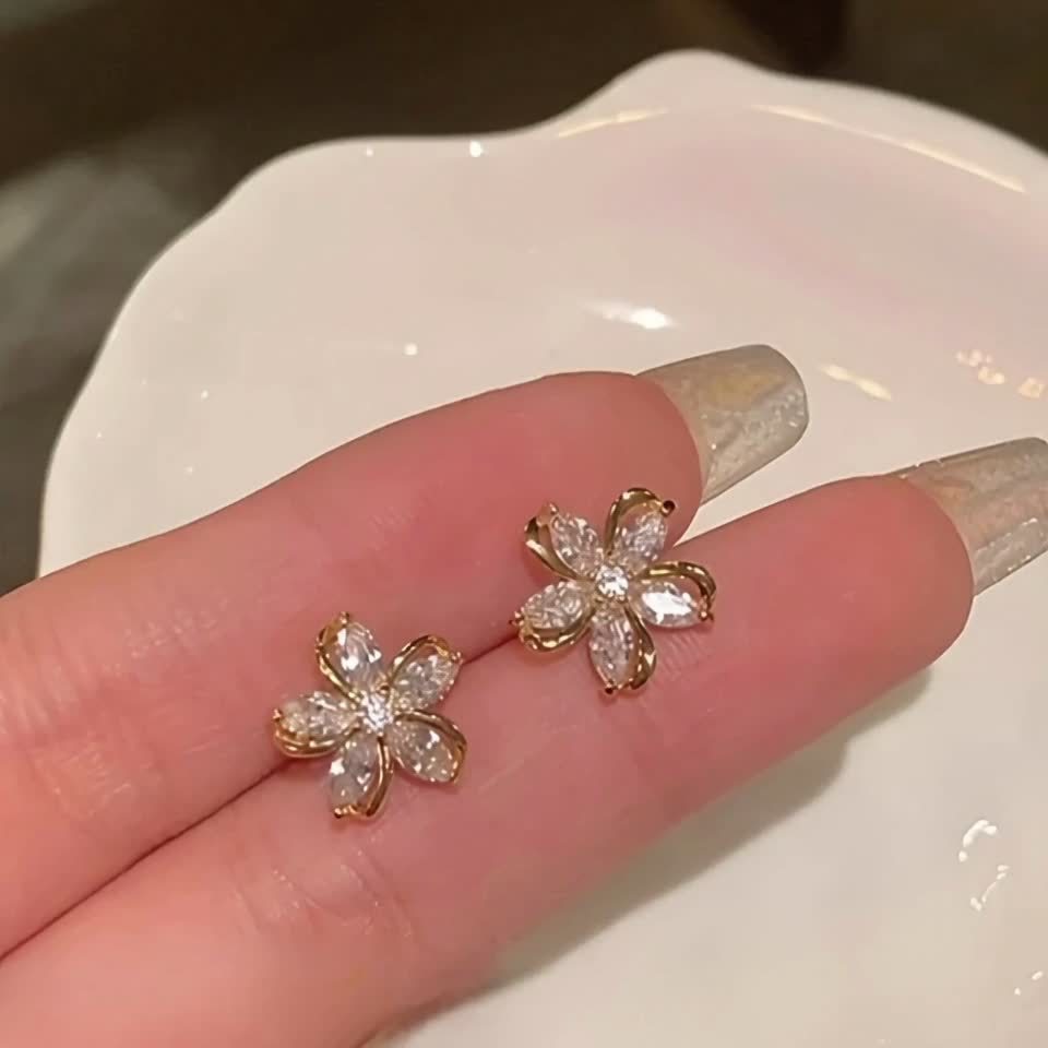 Daisy Cut Studs
