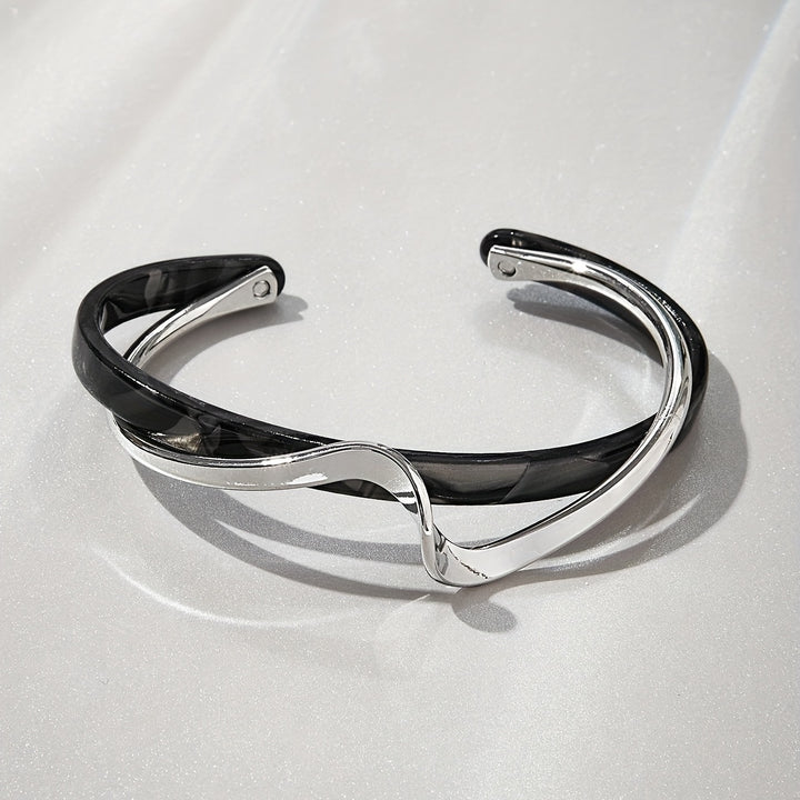 Vela Wave Cuff